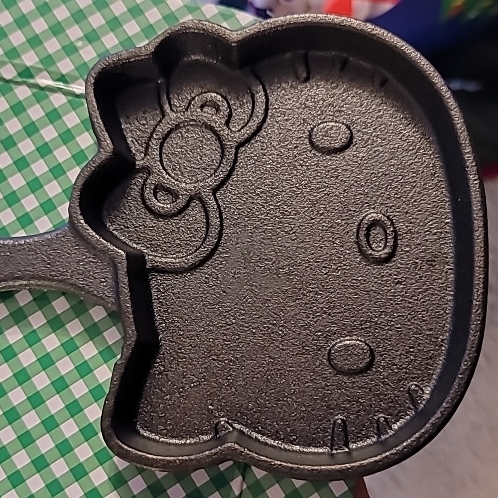❤️🖤Hello Kitty Black Cast Iron Skillet🖤❤️